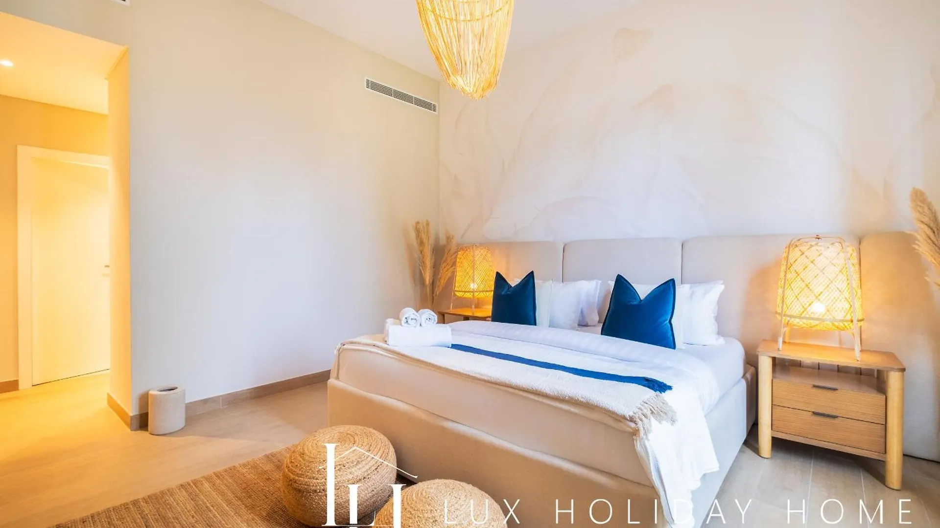 Lux The La Mer Luxury Burj View Suite 3 Dubai Apartment