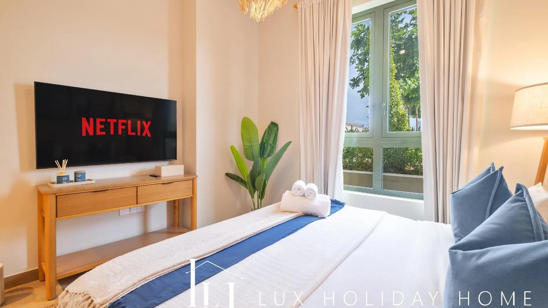 Lux The La Mer Luxury Burj View Suite 3 Dubai Apartment