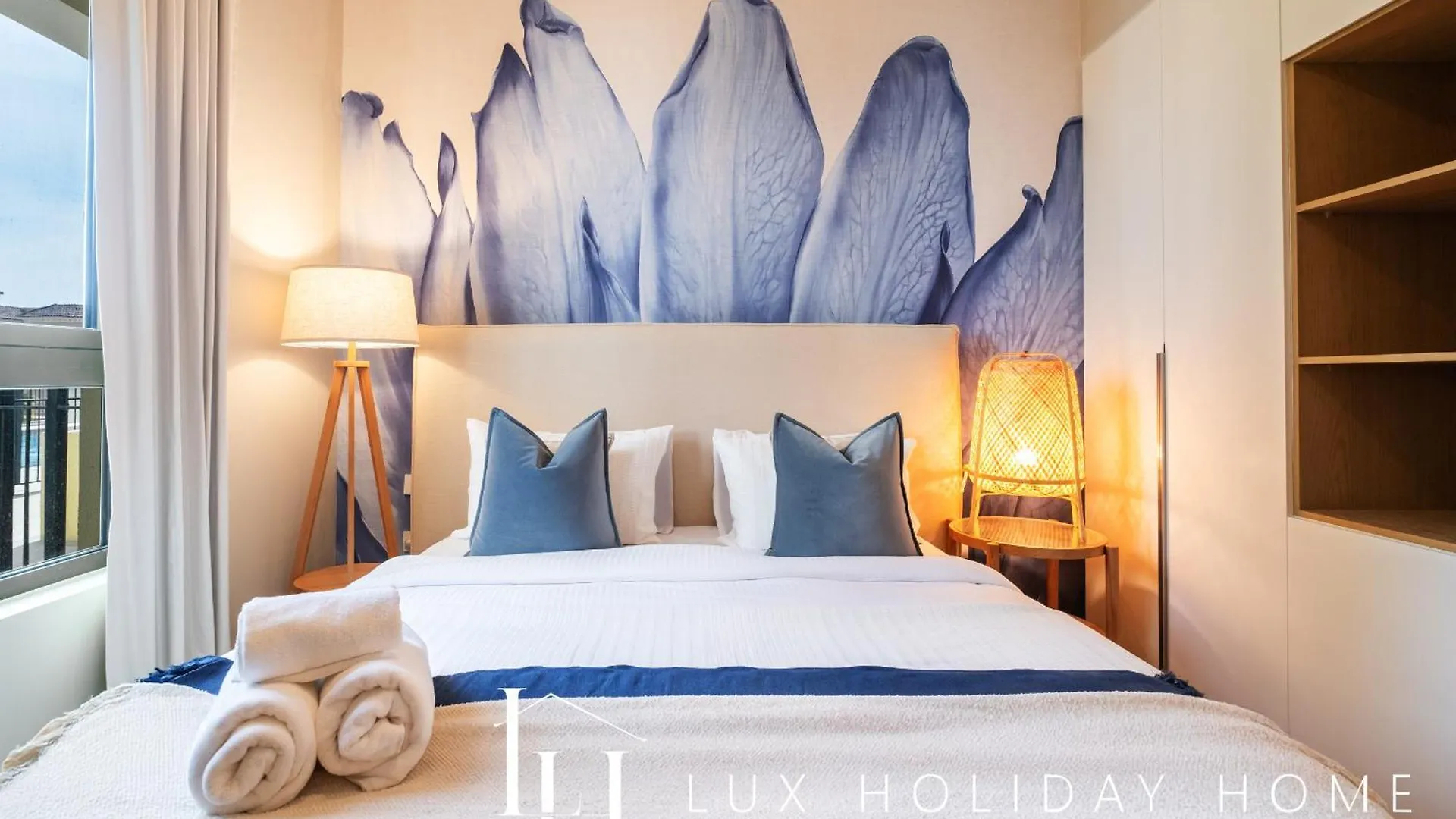 Lux The La Mer Luxury Burj View Suite 3 Dubai Apartment